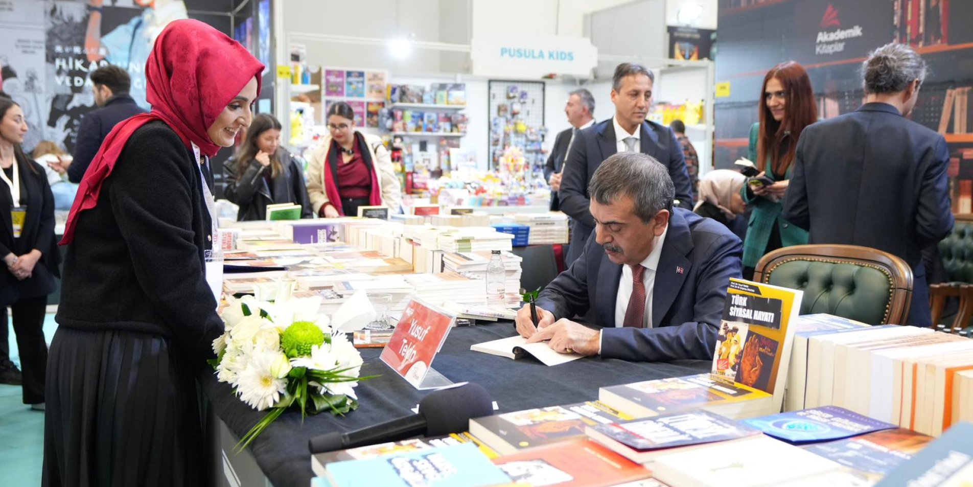 BAKAN YUSUF TEKİN'DEN 22. ANKARA KİTAP FUARI'NA ZİYARET